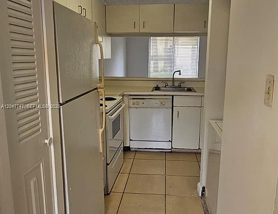 5th image of 990 Coral Club Dr #990