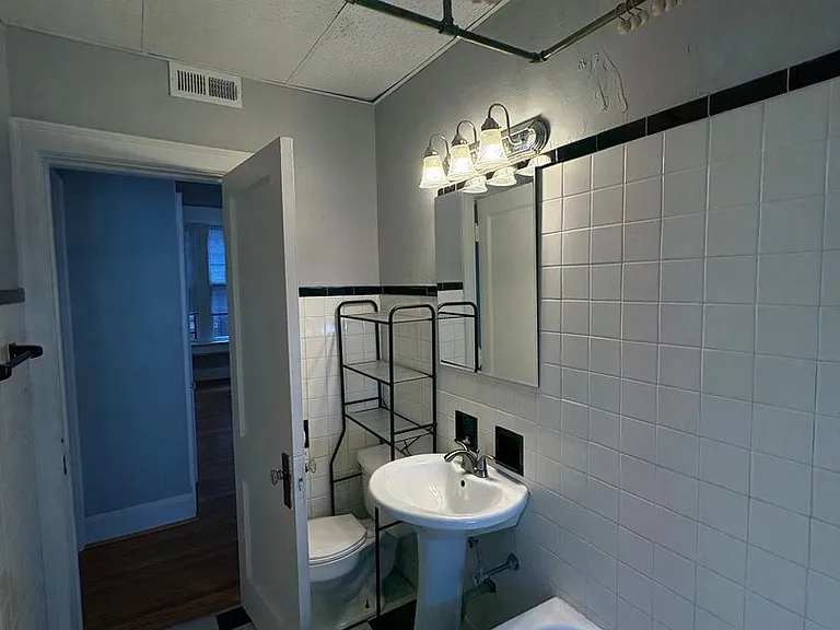 3870 Harney St — Photo 5