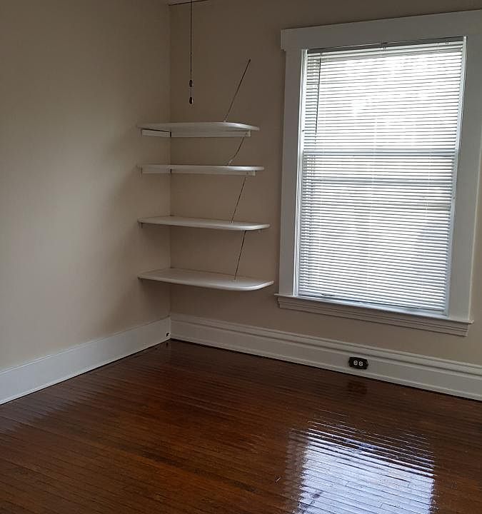 Home office/guest bedroom. No closet