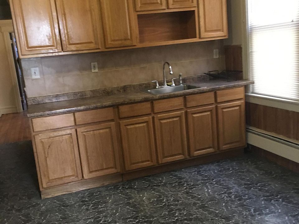 1st image of 28 Valley St