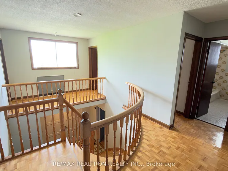 589 Sheppard Ave E — Photo 10