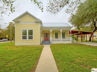 416 S Pecan Ave, Luling, TX 78648