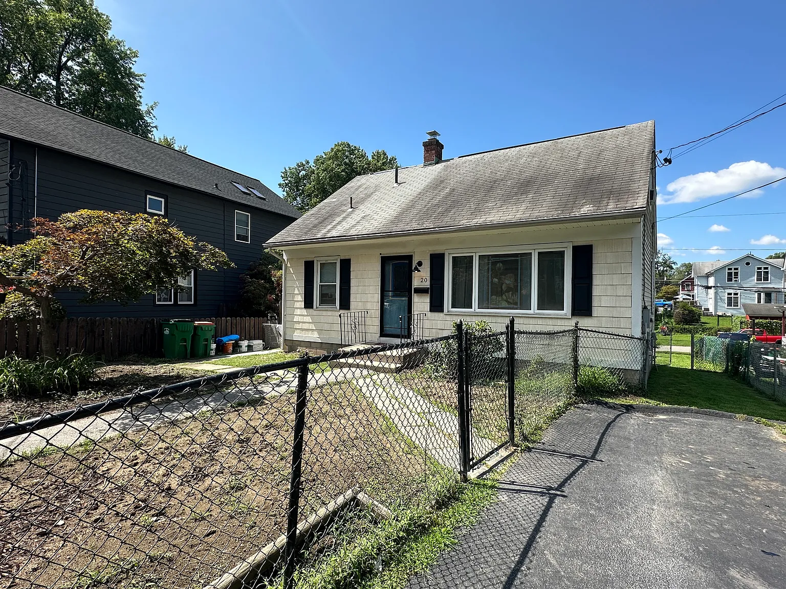 3 bed, 1250 sqft, $4,200 — Photo 2