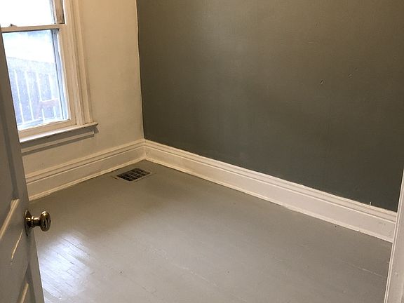 2nd image of 699 Northumberland Ave #2