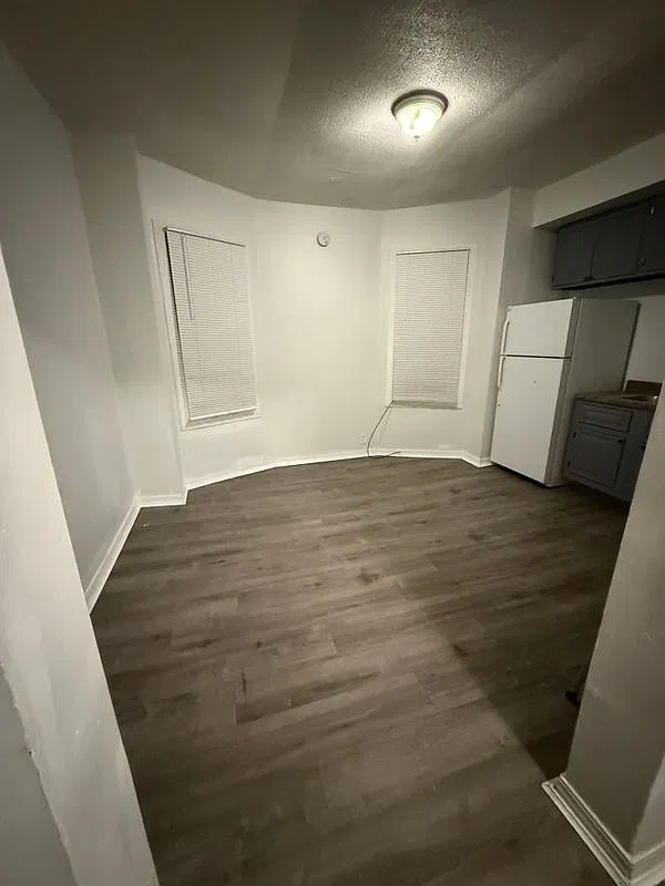2 bed, 1.0 bath, 945 sqft, $1,200 — Photo 3