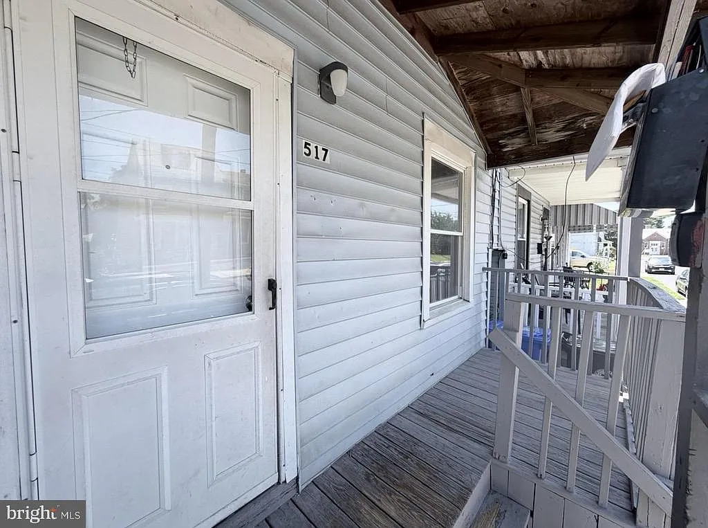 3 bed, 1.0 bath, 1592 sqft, $1,950 — Photo 4