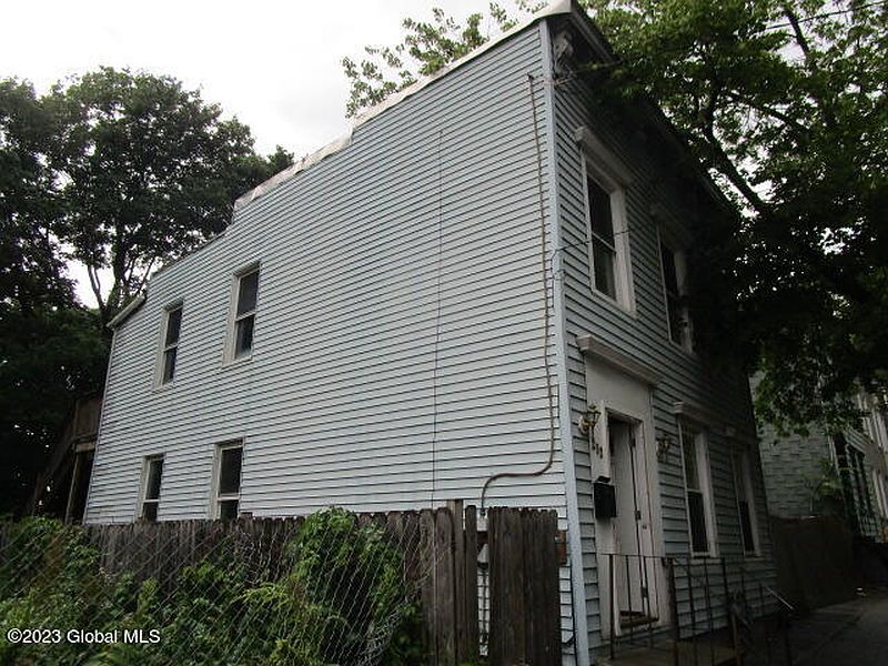 2nd image of 252 1st Street