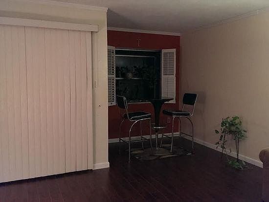 5th image of 4240 Menlo Ave