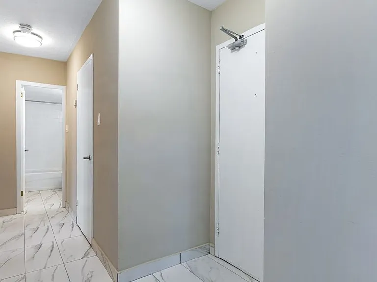 2250 Kennedy Rd — Photo 10