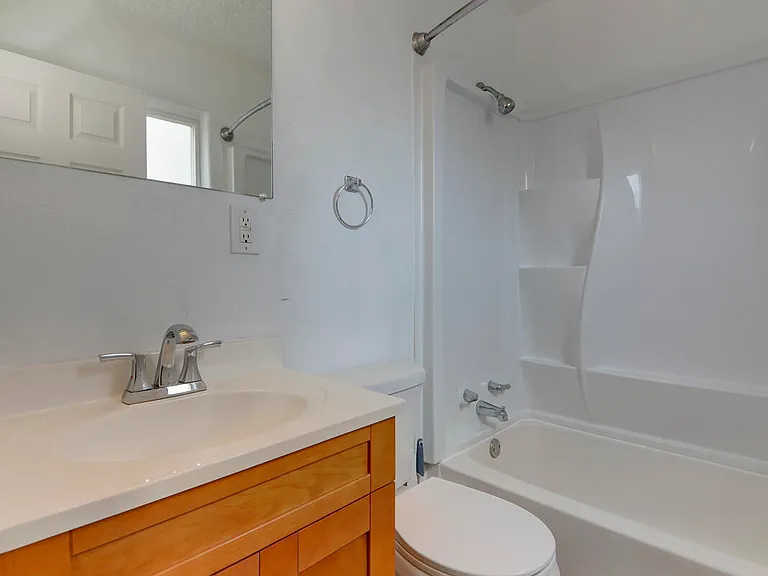 306 Stanford Dr SE #B — Photo 11