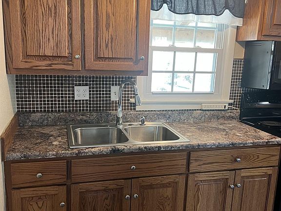 5th image of 273 Willow Ln