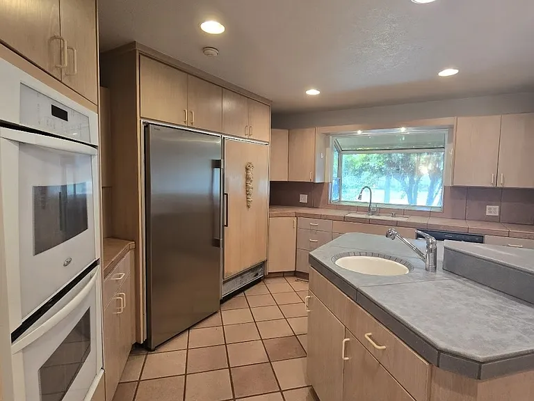 1176 W San Bruno Ave — Photo 21