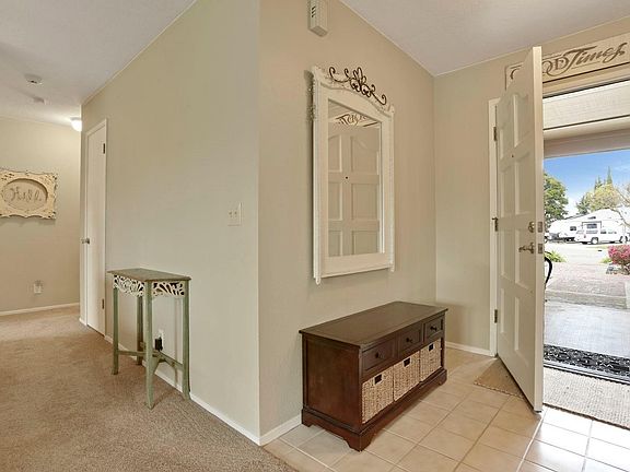 5th image of 865 Dorchester Cir