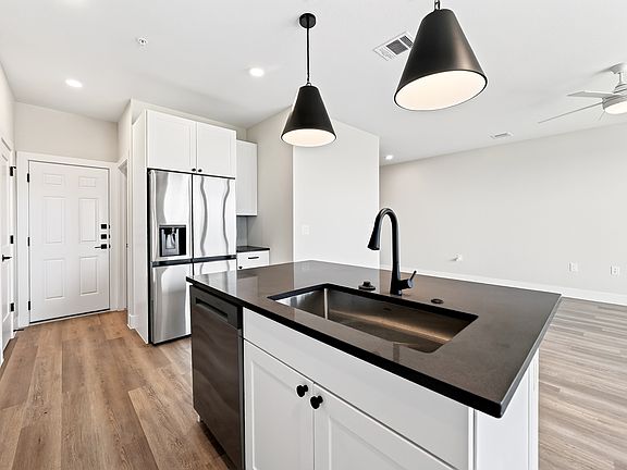 4th image of 207 Melody Ln