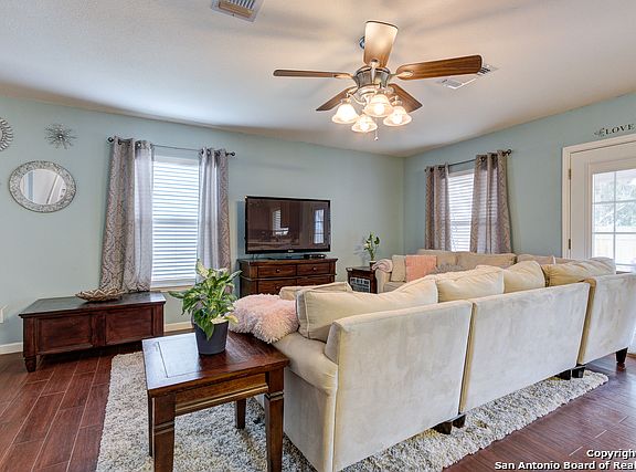 5th image of 7 Dunthorte Ln