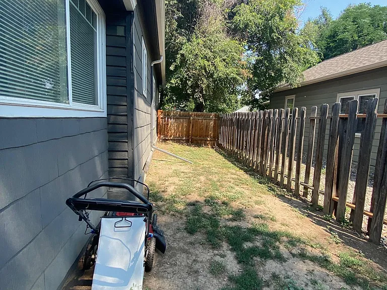 301 Edwards St — Photo 23