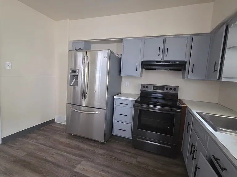 721 W Market St — Photo 3