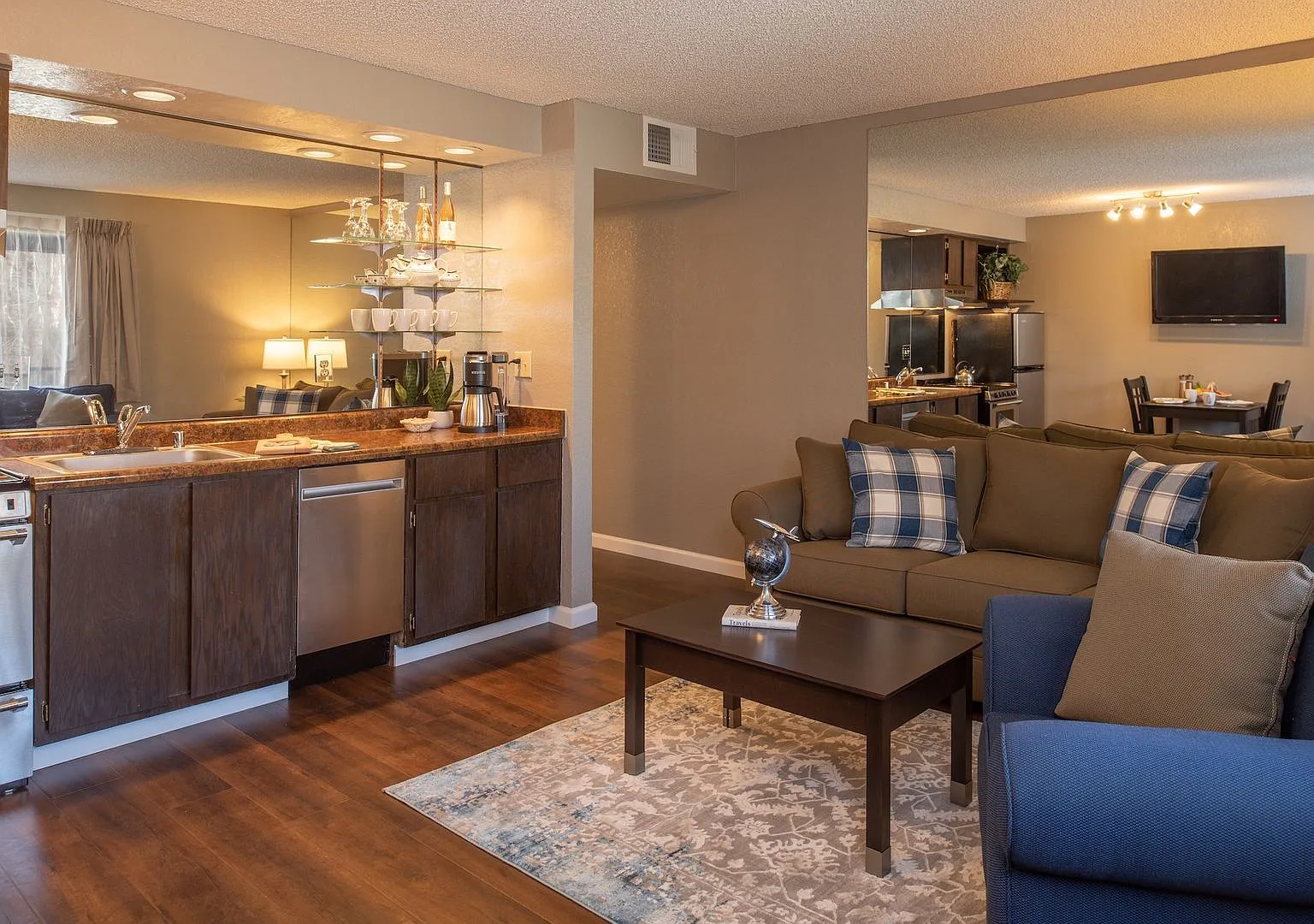 Victorian Villas Apartments — Photo 1