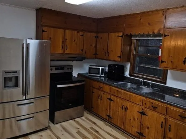 389 Collins Rd, Toccoa, GA 30577