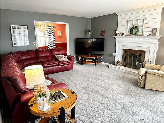 4th image of 275 Hickory Dr