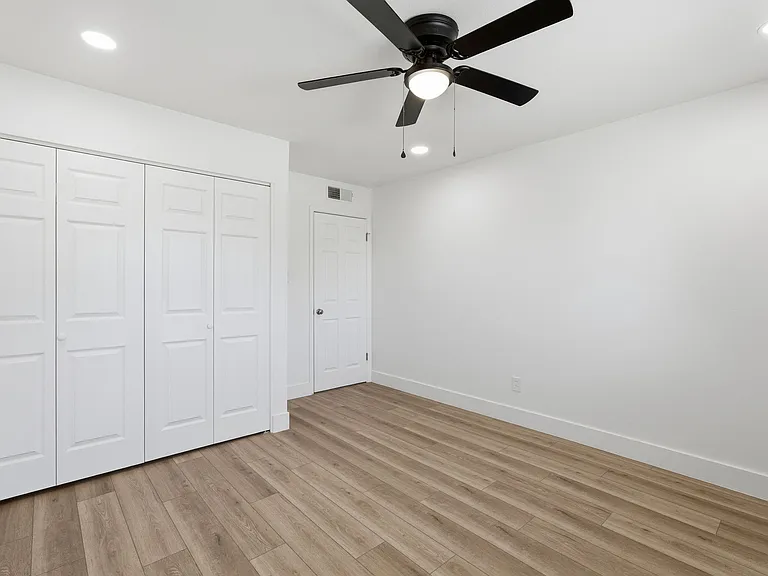 209 E Cairo Dr — Photo 17