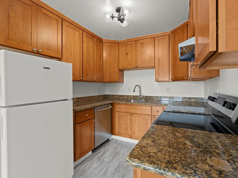 The Edgeworth Apartments — Photo 15