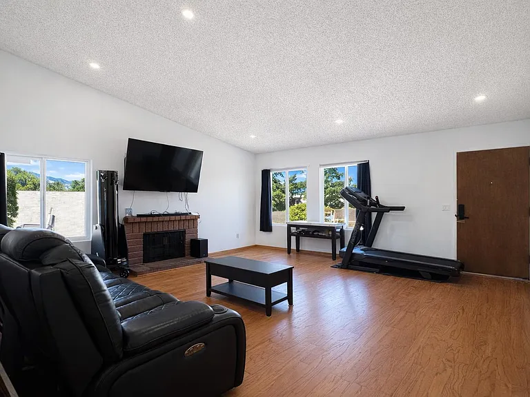 11493 Lev Ave — Photo 5