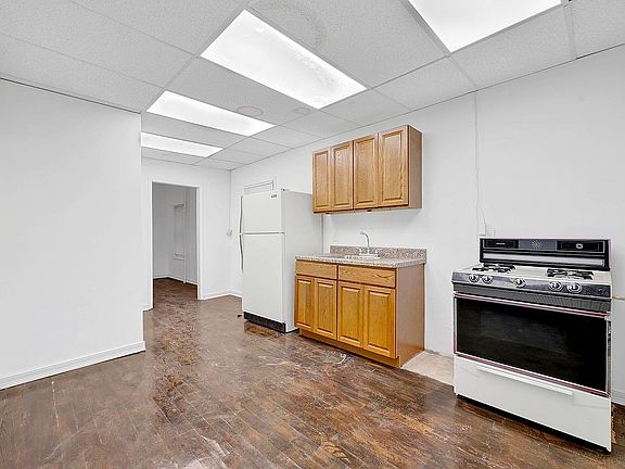 2nd image of 10609 169th St
