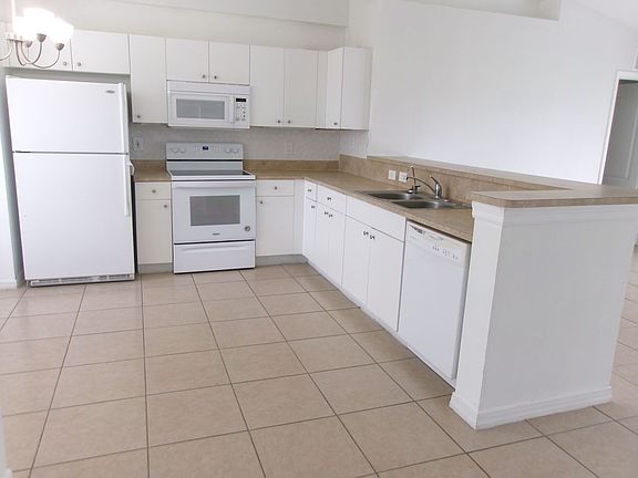 4th image of 122 Diplomat Pkwy E