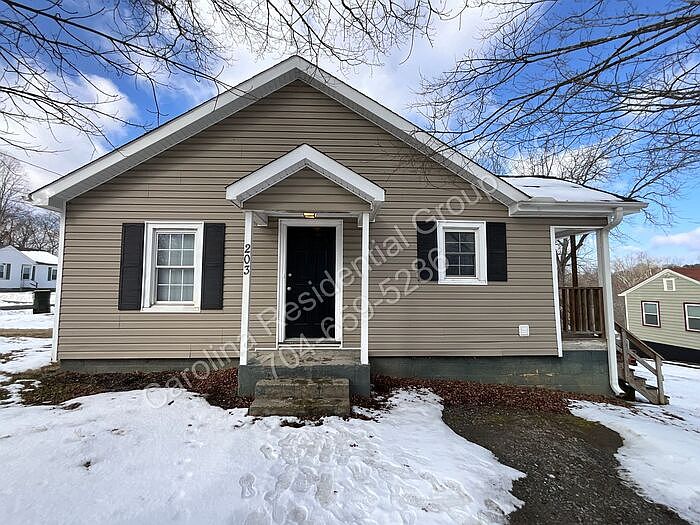 1st image of 203 Circle Dr