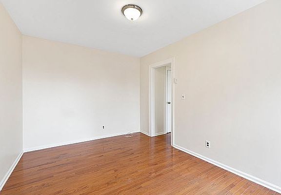 2nd image of 337 W 21st St APT 5C