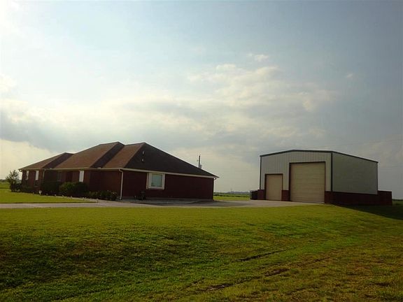 Almost one acre lot, no close neighbor