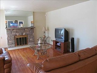 5th image of 1461 Earlham Dr