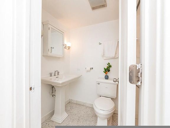 2nd image of 2544 N Burling St #1725