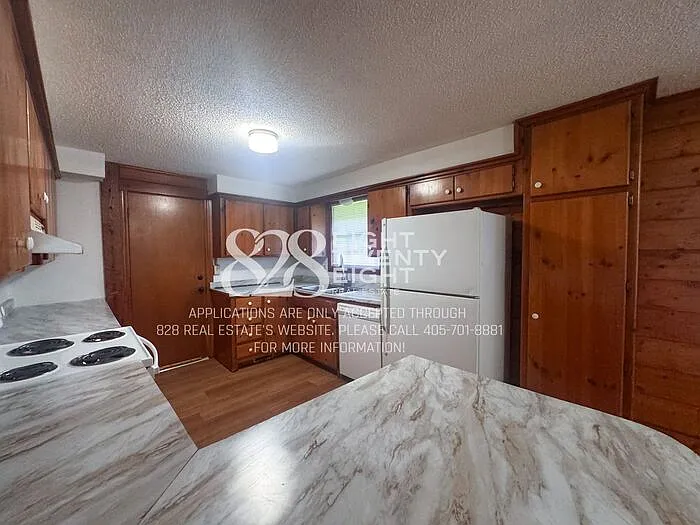 503 E Maple St — Photo 8