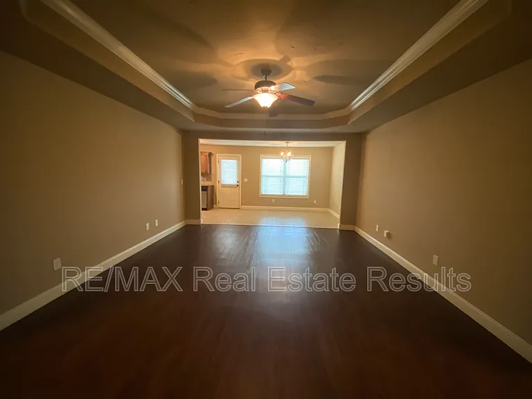2411 S 11th Pl — Photo 2