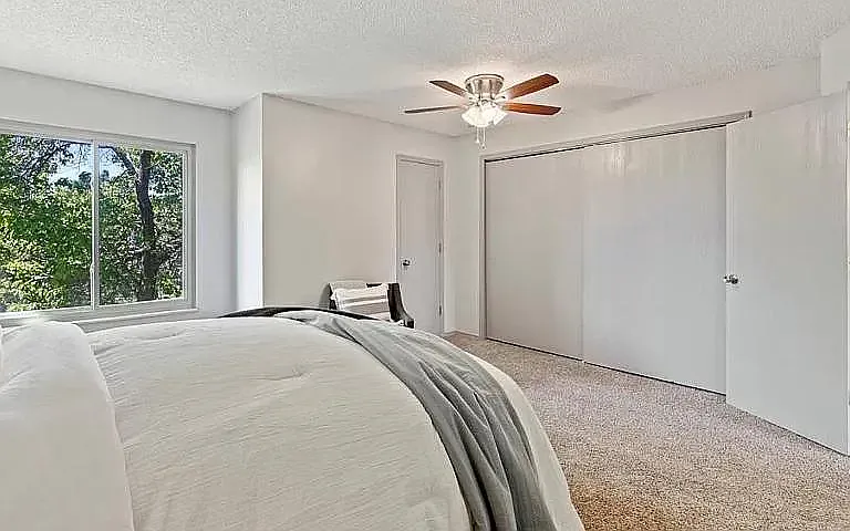 440 W Rockrimmon Blvd #G — Photo 8