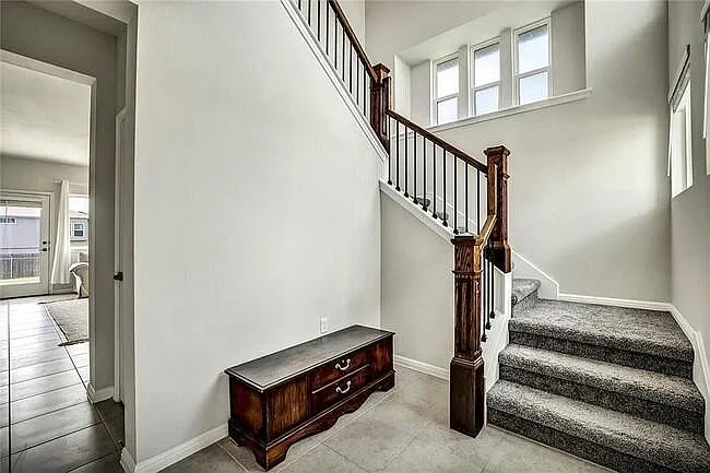 3 bed, 2.5 bath, 2071 sqft, $2,299 — Photo 2