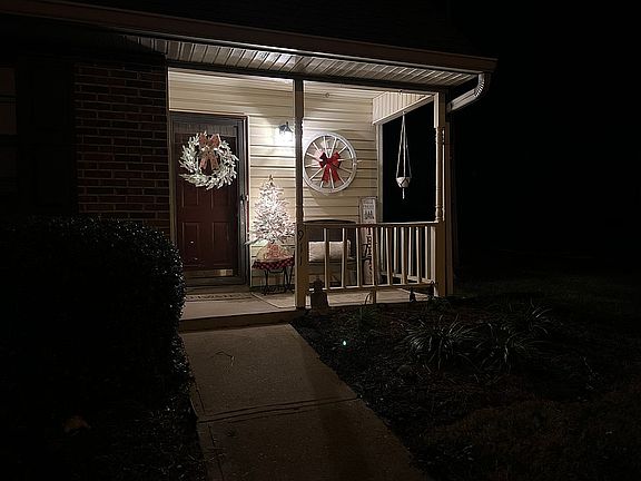 2nd image of 911 Chip Cove Ln