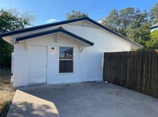 813 S Commerce St, Lockhart, TX 78644