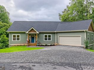 1060 Chatuge Village Cir, Hayesville, NC 28904
