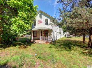 87 Champlin Ave, Bellport, NY 11713