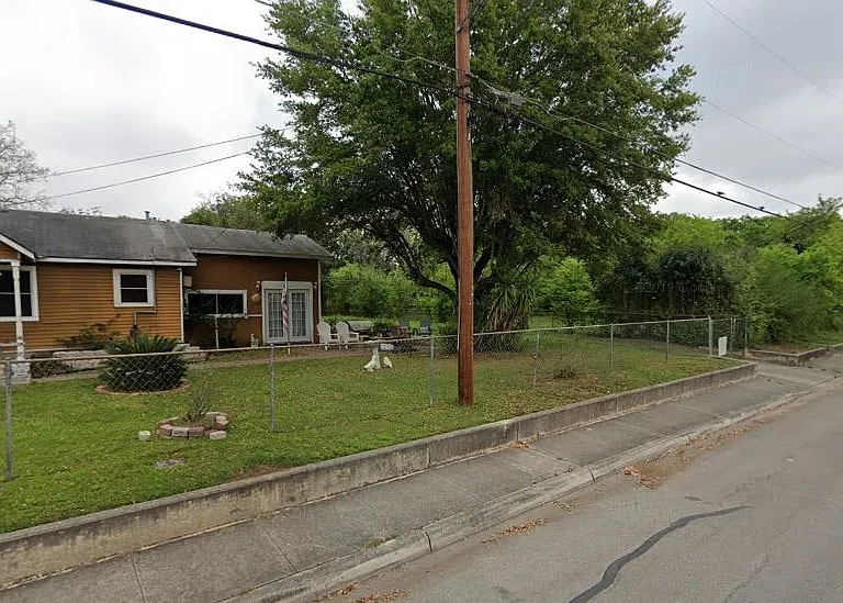 231 Ferris Ave — Photo 4