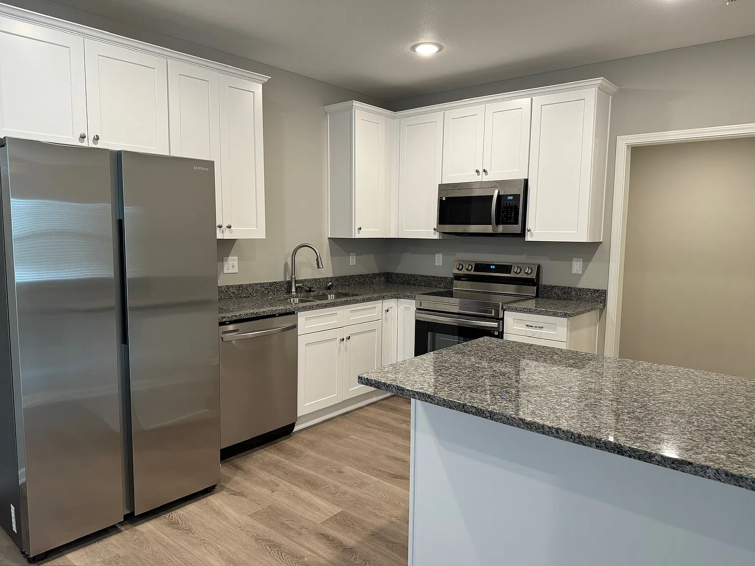 3 bed, 2.5 bath, 1382 sqft, $1,875 — Photo 3