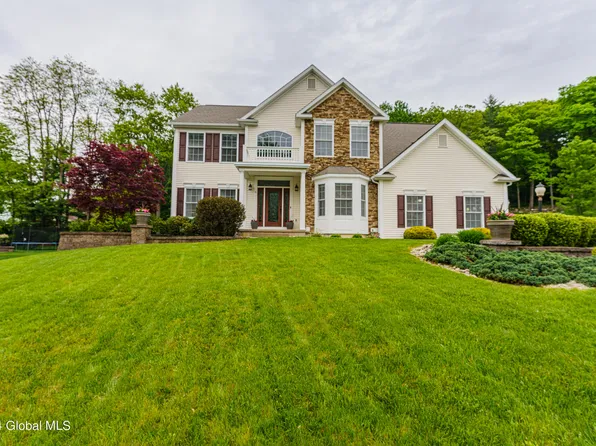 16 Amanda Way, Niskayuna, NY 12309