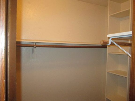 5th image of 1115 Granada Hills Ct NE