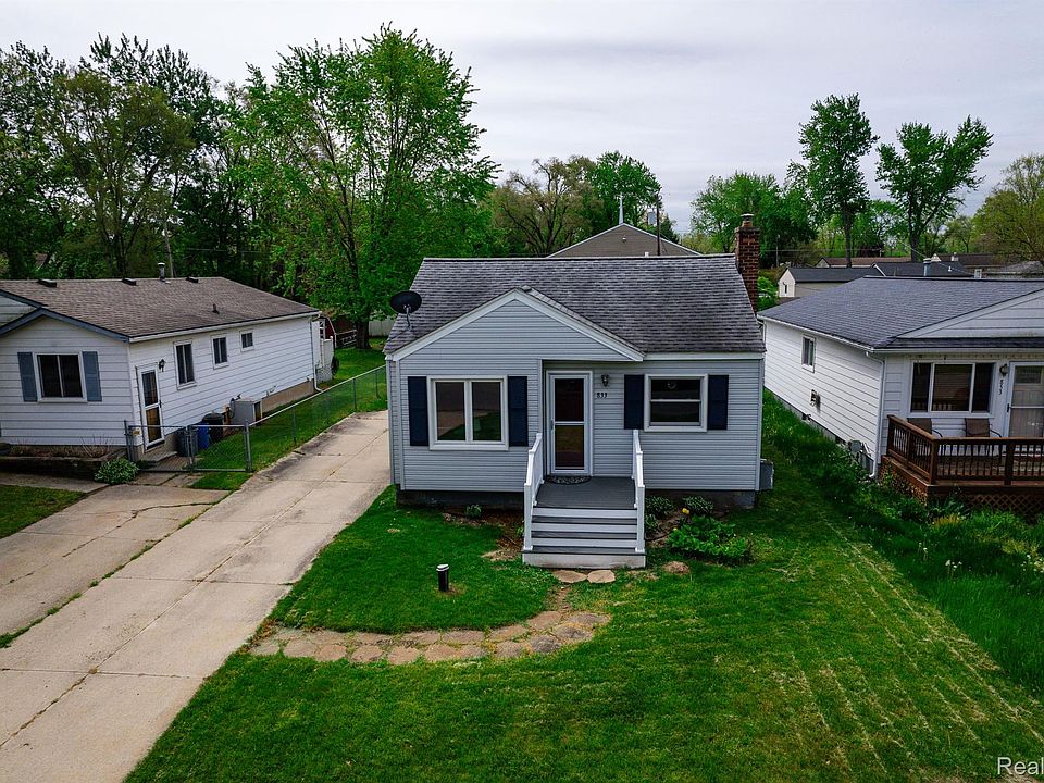 1st image of 833 Adelaide Dr