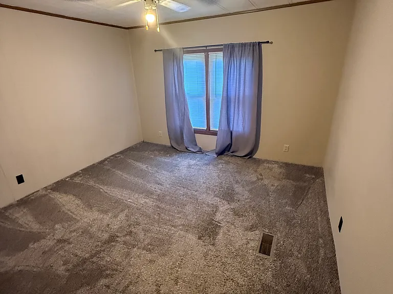 910 N Ealy St — Photo 11