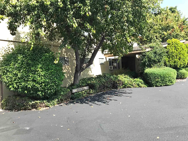 565 N Britton Ave #6 — Photo 30
