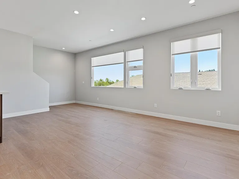 761 Cerro Gordo Ave — Photo 6